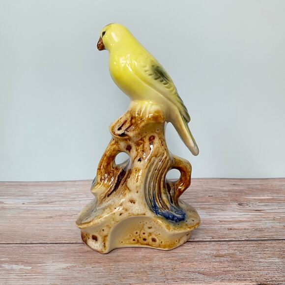 Vintage yellow parakeet on driftwood Figurine - Picture 4 of 7